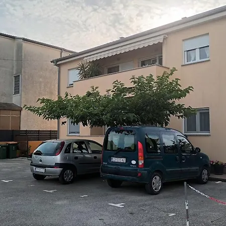 Marelja - Private Parking And Balcony Zadar